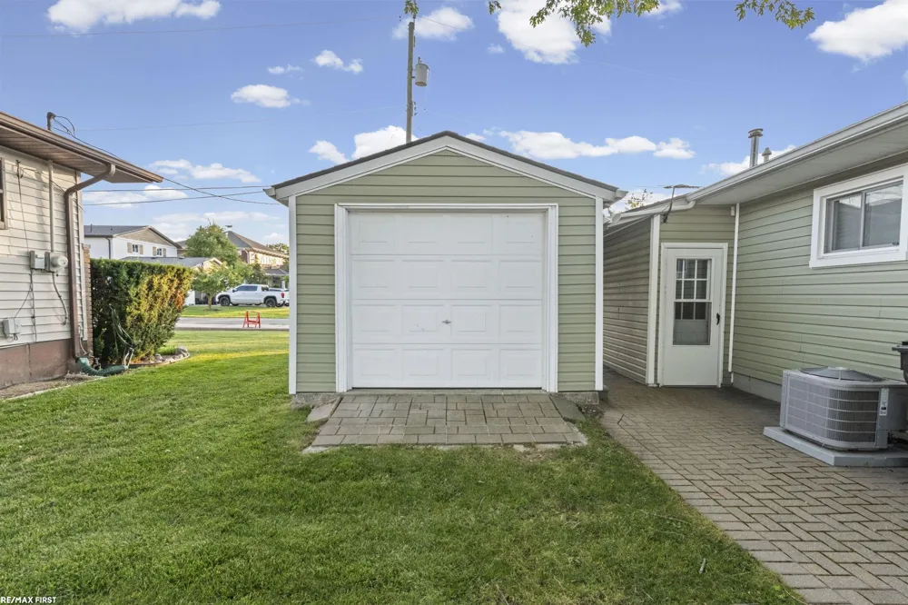 48650 Jefferson Avenue Chesterfield Township, MI 48047