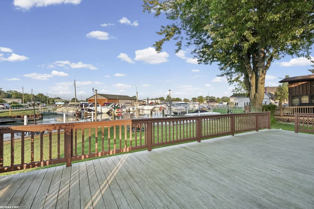48650 Jefferson Avenue Chesterfield Township, MI 48047