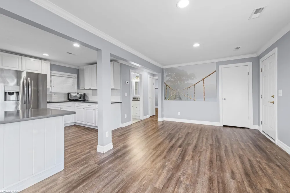 48650 Jefferson Avenue Chesterfield Township, MI 48047