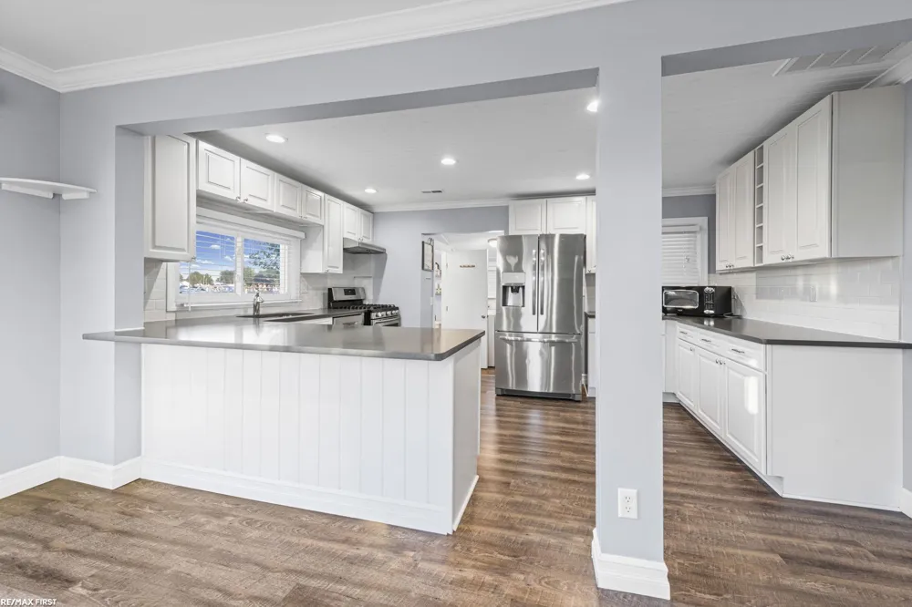 48650 Jefferson Avenue Chesterfield Township, MI 48047