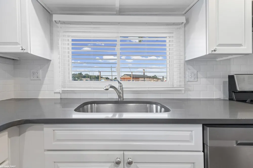 48650 Jefferson Avenue Chesterfield Township, MI 48047