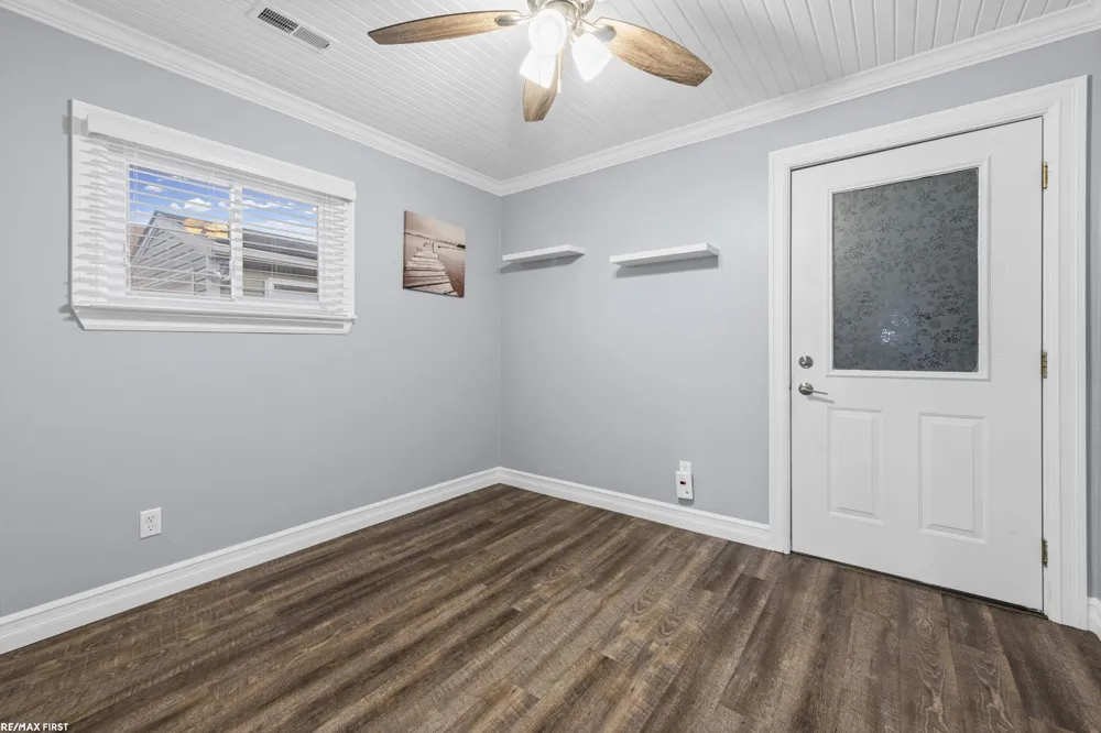 48650 Jefferson Avenue Chesterfield Township, MI 48047