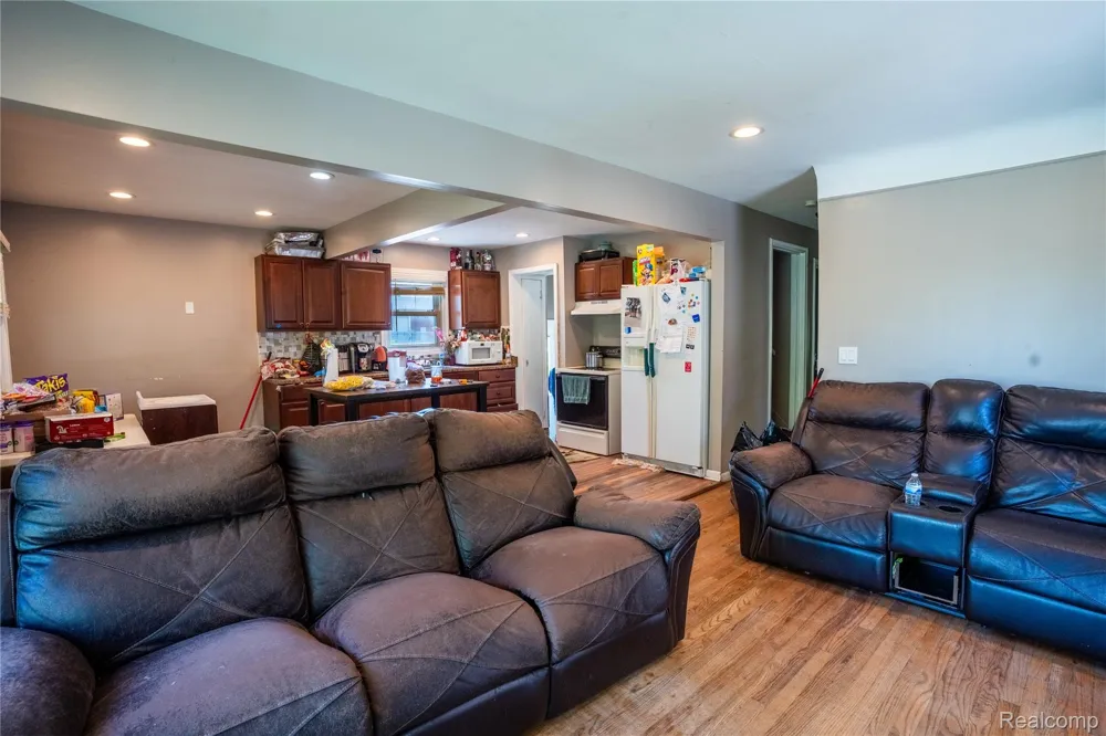 12801 Wormer Redford Charter Township, MI 48239