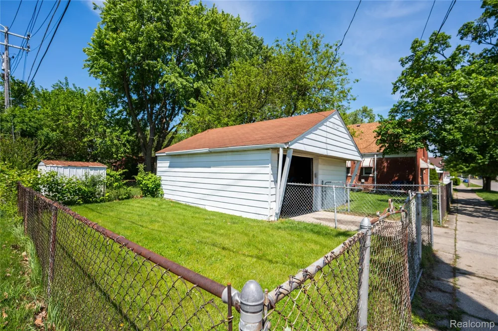 12801 Wormer Redford Charter Township, MI 48239