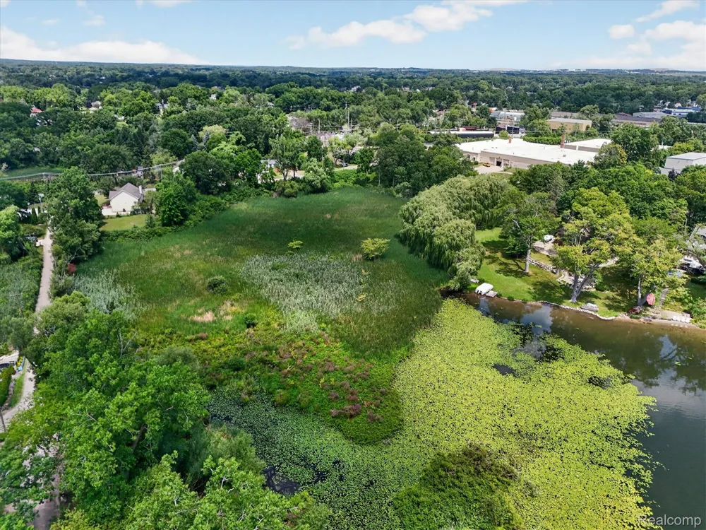 3039 McCormick Drive Waterford Charter Township, MI 48328