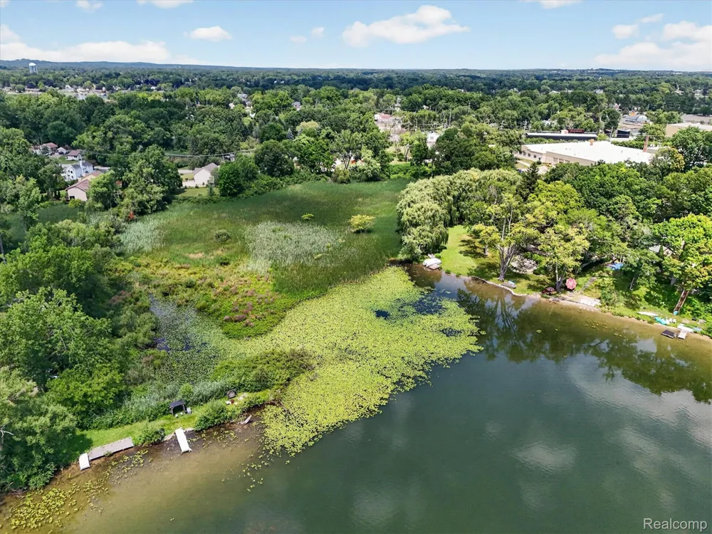 3039 McCormick Drive Waterford Charter Township, MI 48328