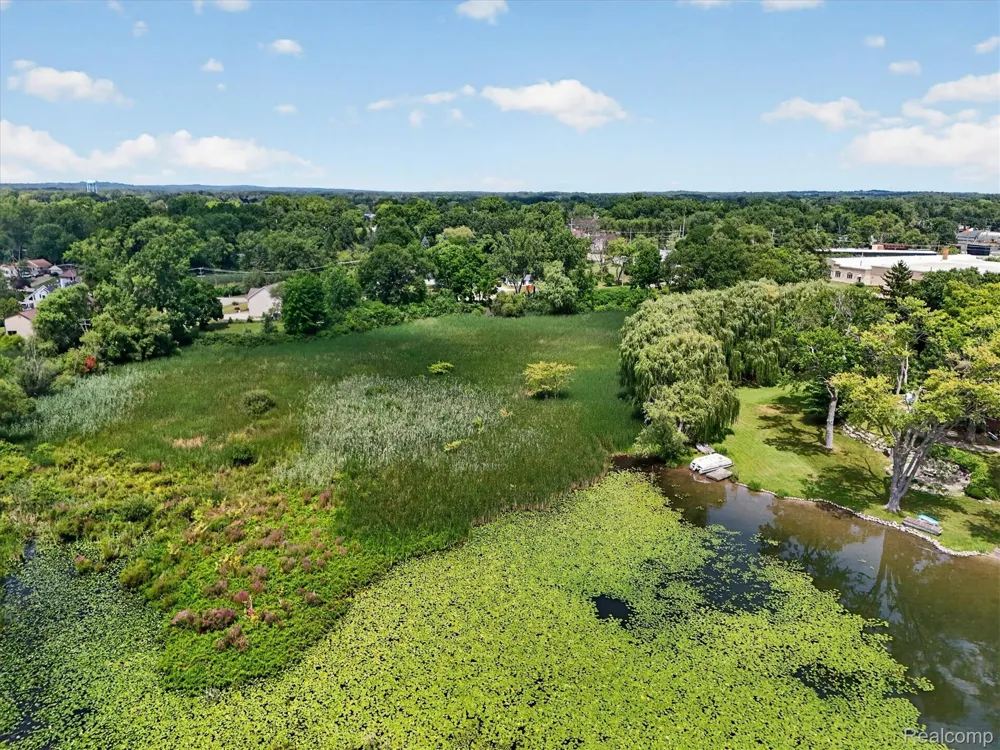 3039 McCormick Drive Waterford Charter Township, MI 48328