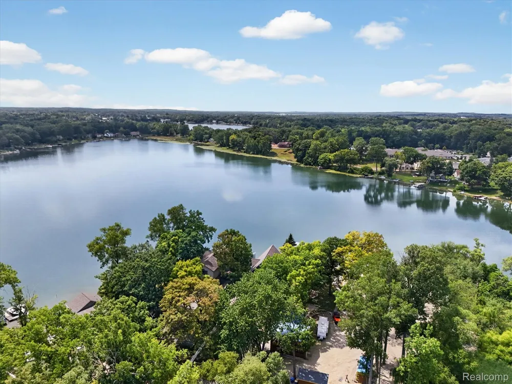 3039 McCormick Drive Waterford Charter Township, MI 48328