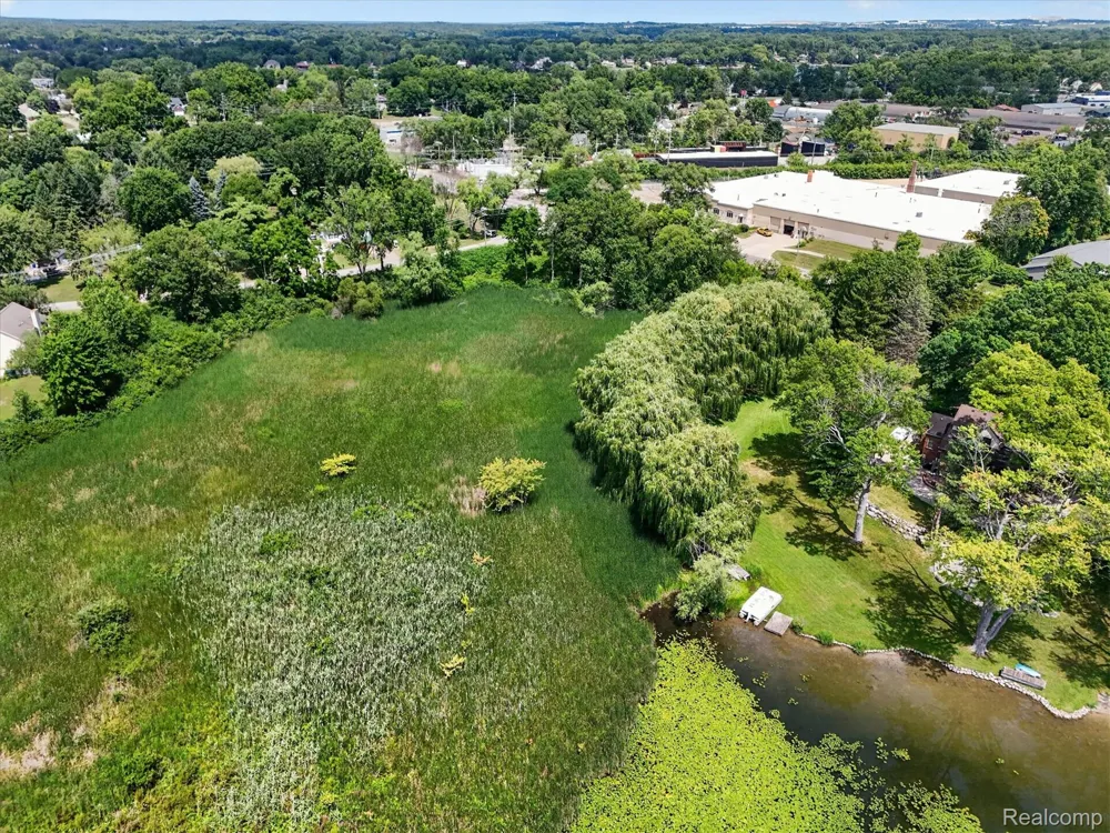 3039 McCormick Drive Waterford Charter Township, MI 48328