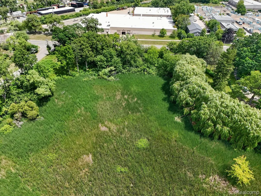 3039 McCormick Drive Waterford Charter Township, MI 48328