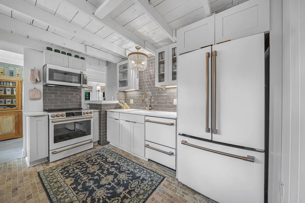 6988 Peninsula Drive Peninsula Township, MI 49686