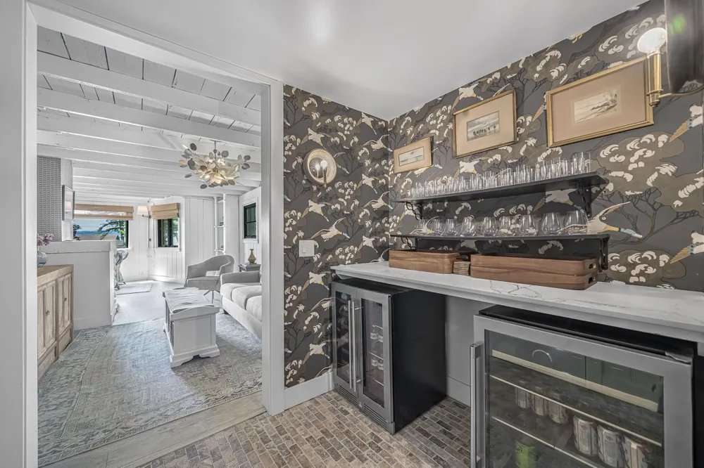 6988 Peninsula Drive Peninsula Township, MI 49686