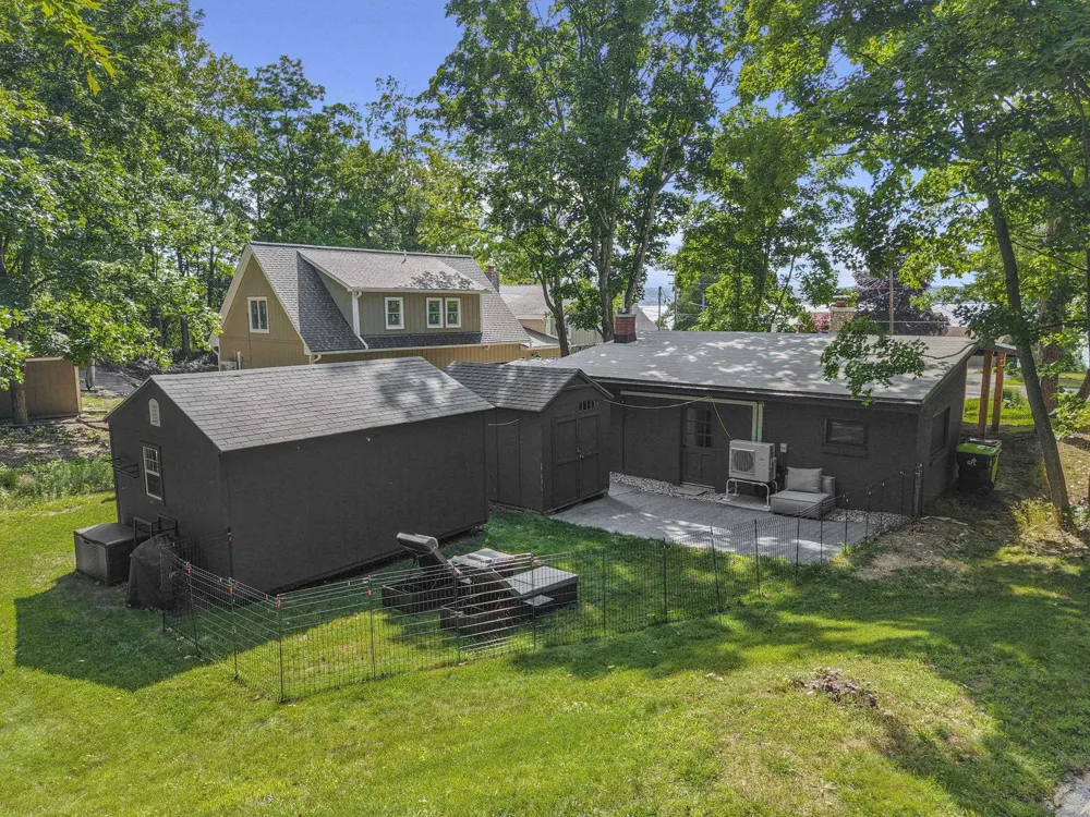 6988 Peninsula Drive Peninsula Township, MI 49686