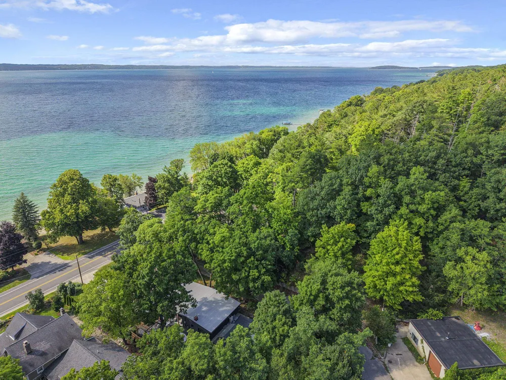 6988 Peninsula Drive Peninsula Township, MI 49686