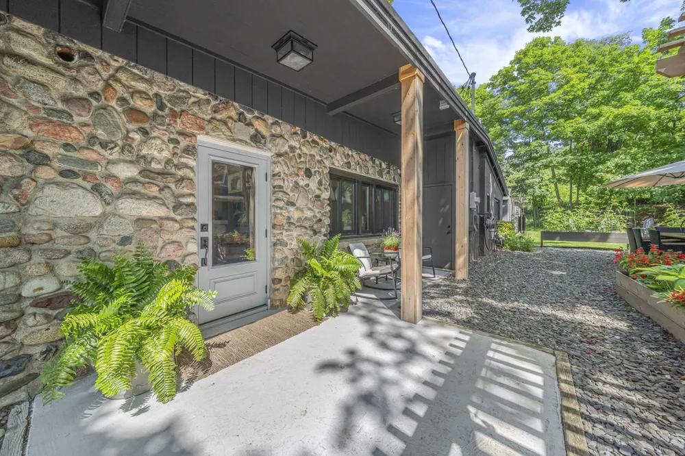 6988 Peninsula Drive Peninsula Township, MI 49686