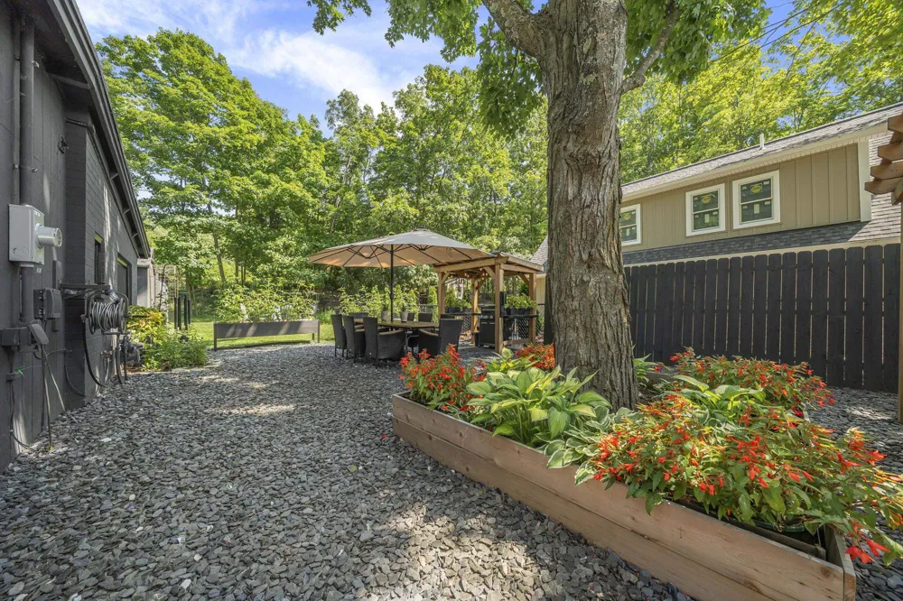 6988 Peninsula Drive Peninsula Township, MI 49686
