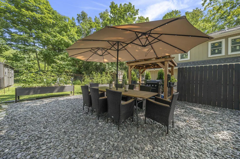 6988 Peninsula Drive Peninsula Township, MI 49686