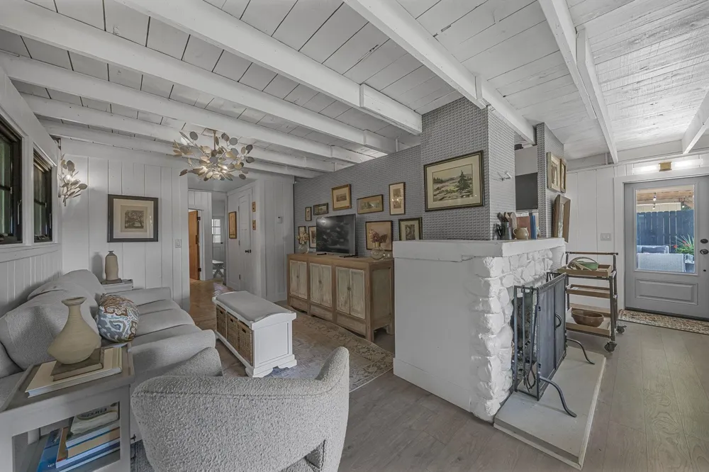 6988 Peninsula Drive Peninsula Township, MI 49686