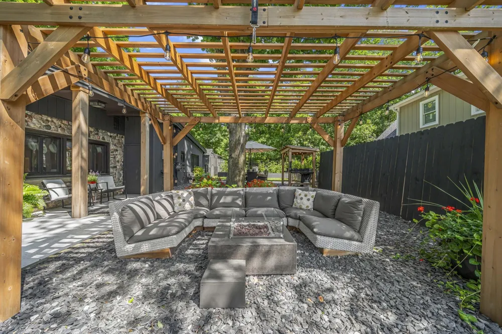 6988 Peninsula Drive Peninsula Township, MI 49686