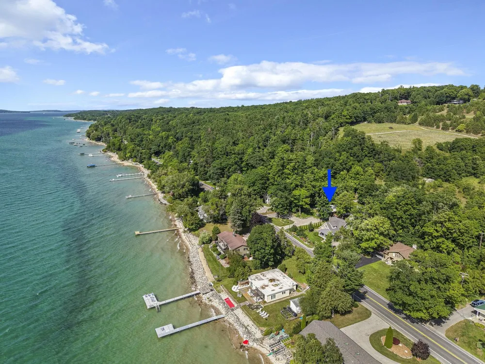 6988 Peninsula Drive Peninsula Township, MI 49686