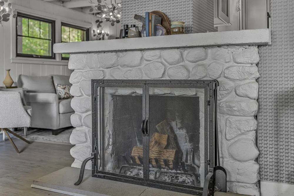 6988 Peninsula Drive Peninsula Township, MI 49686