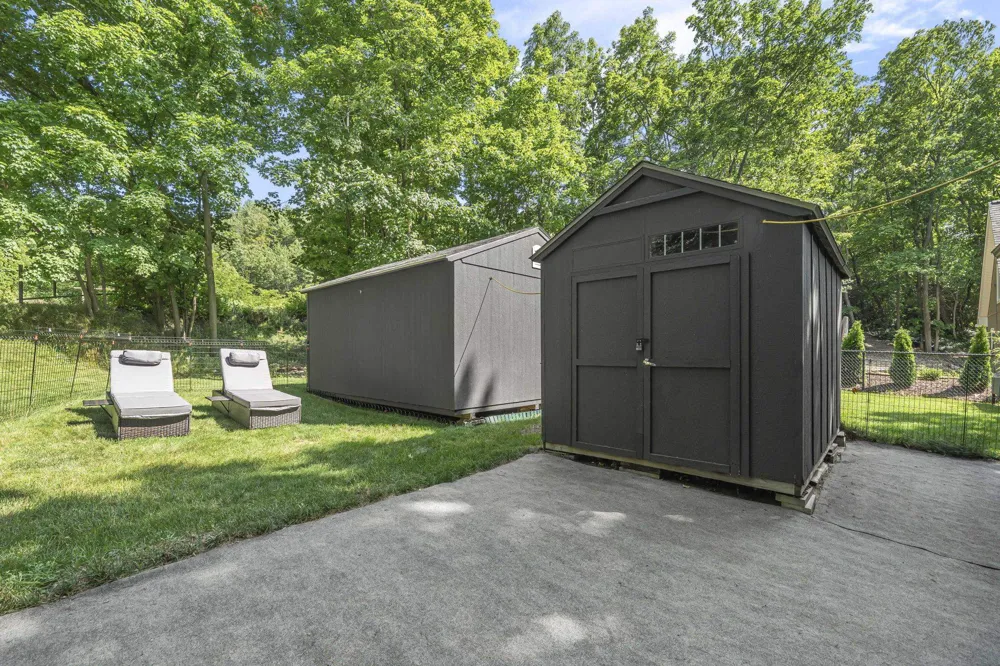 6988 Peninsula Drive Peninsula Township, MI 49686