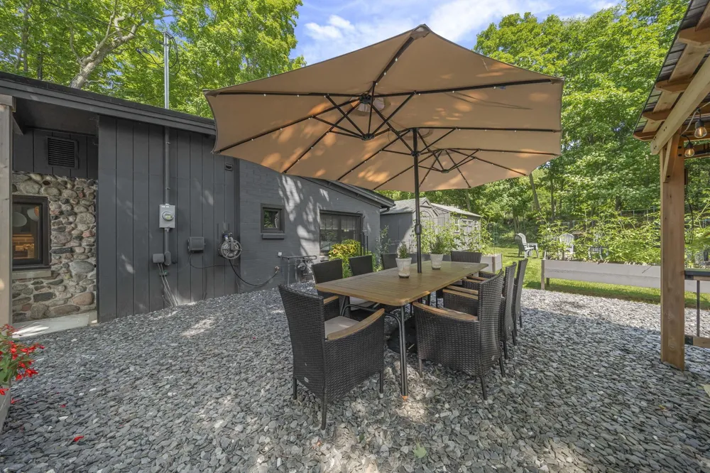 6988 Peninsula Drive Peninsula Township, MI 49686