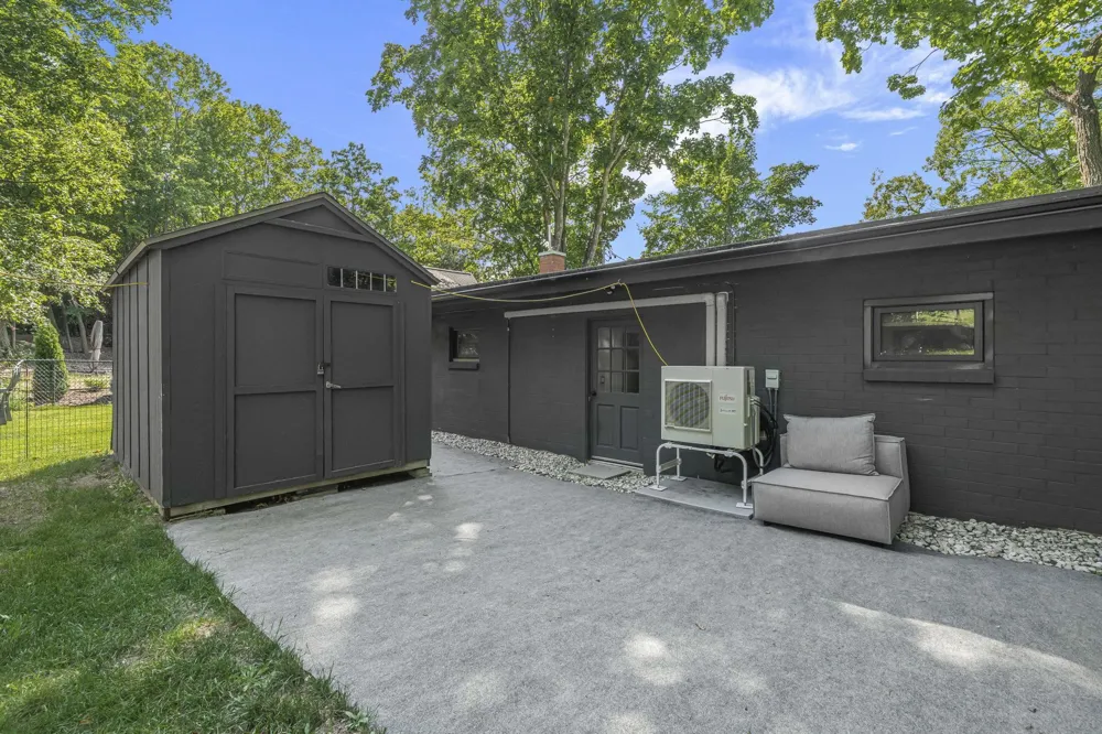 6988 Peninsula Drive Peninsula Township, MI 49686