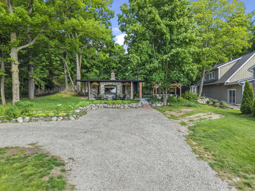 6988 Peninsula Drive Peninsula Township, MI 49686