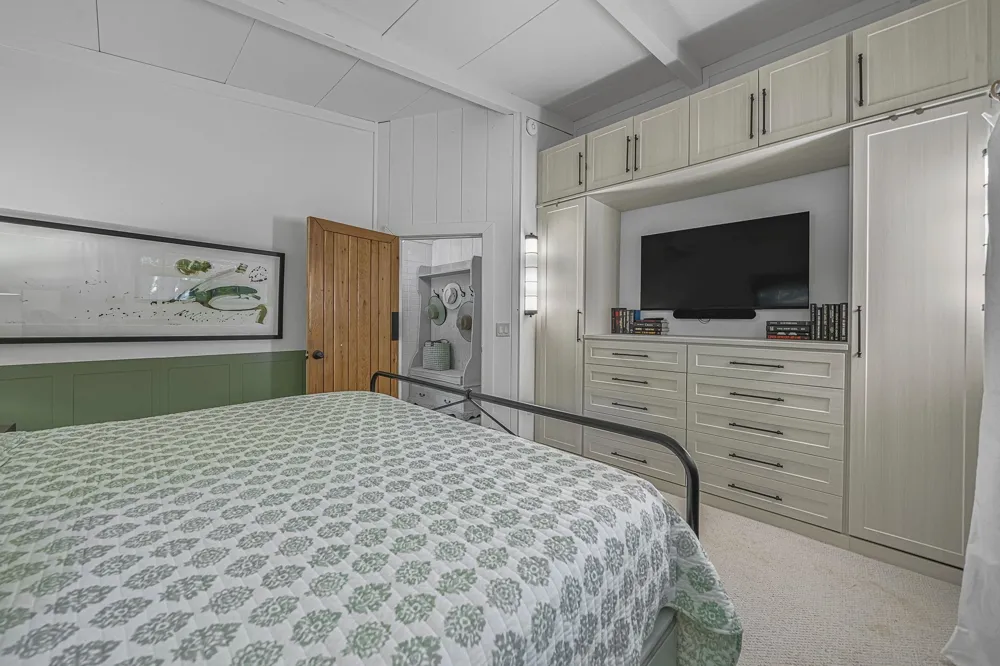 6988 Peninsula Drive Peninsula Township, MI 49686