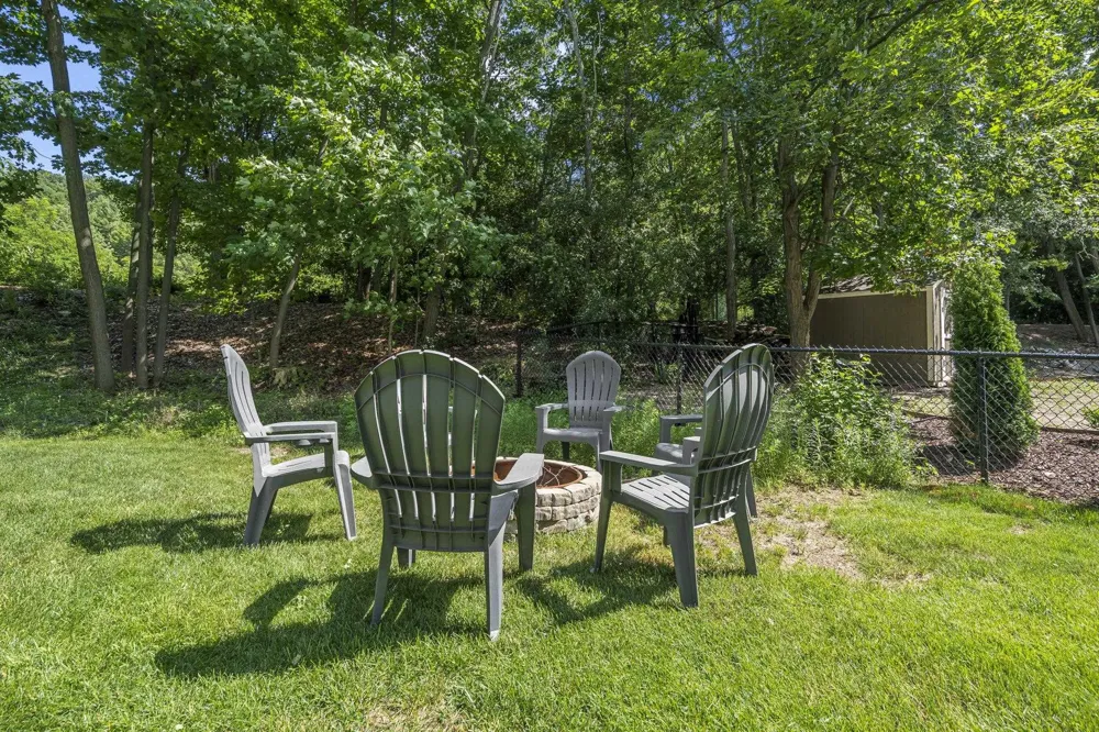 6988 Peninsula Drive Peninsula Township, MI 49686