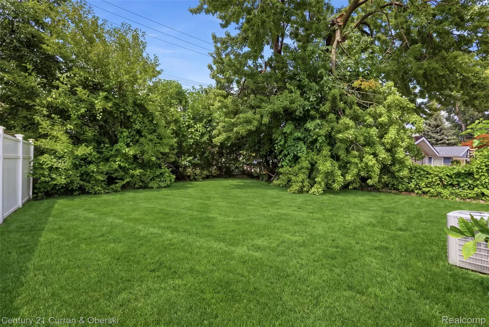 6521 Berwyn Street Dearborn Heights City, MI 48127
