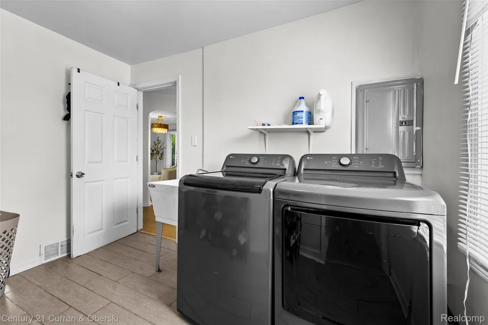 6521 Berwyn Street Dearborn Heights City, MI 48127