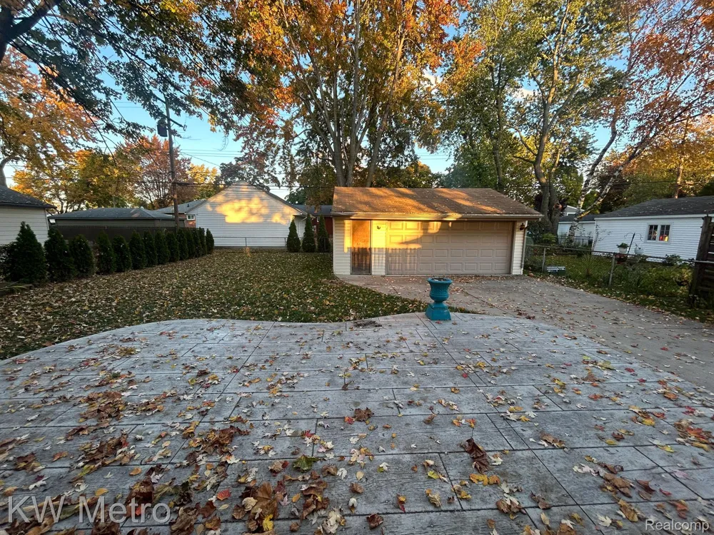 1210 KENILWORTH Clawson City, MI 48017