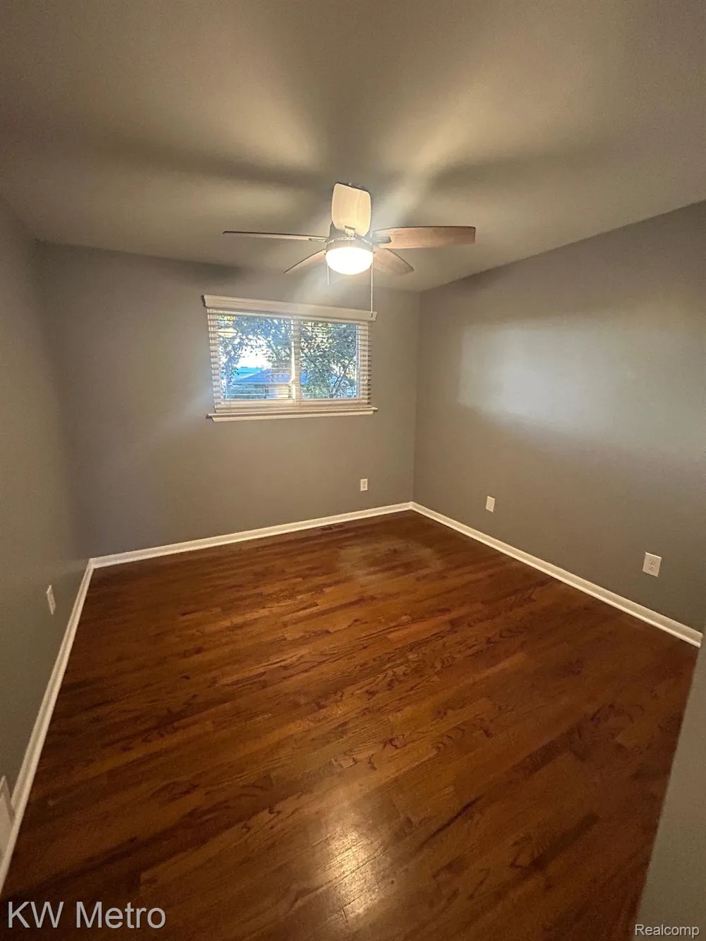 1210 KENILWORTH Clawson City, MI 48017