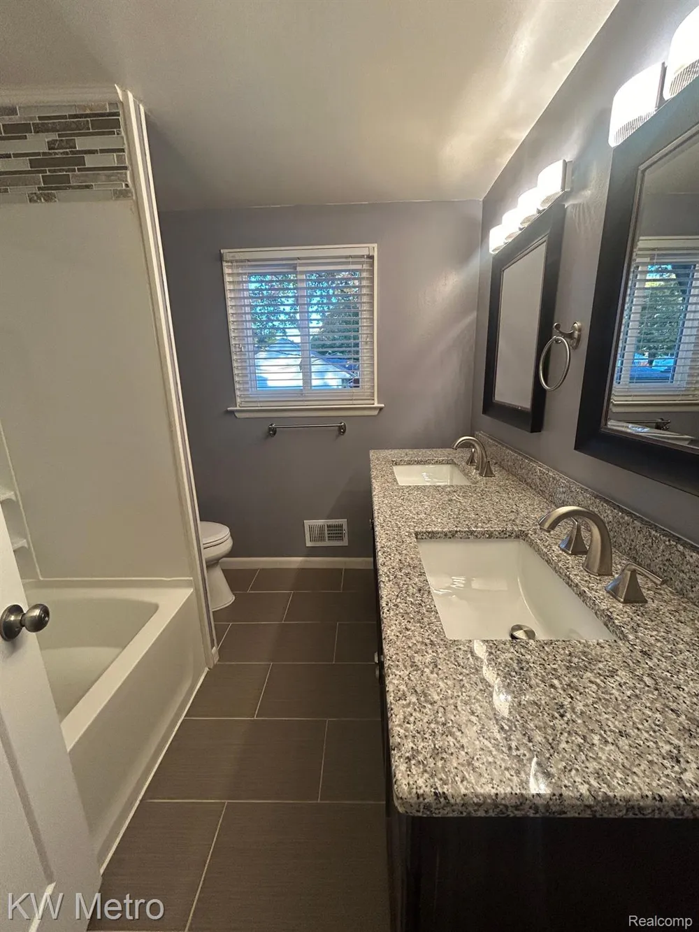 1210 KENILWORTH Clawson City, MI 48017