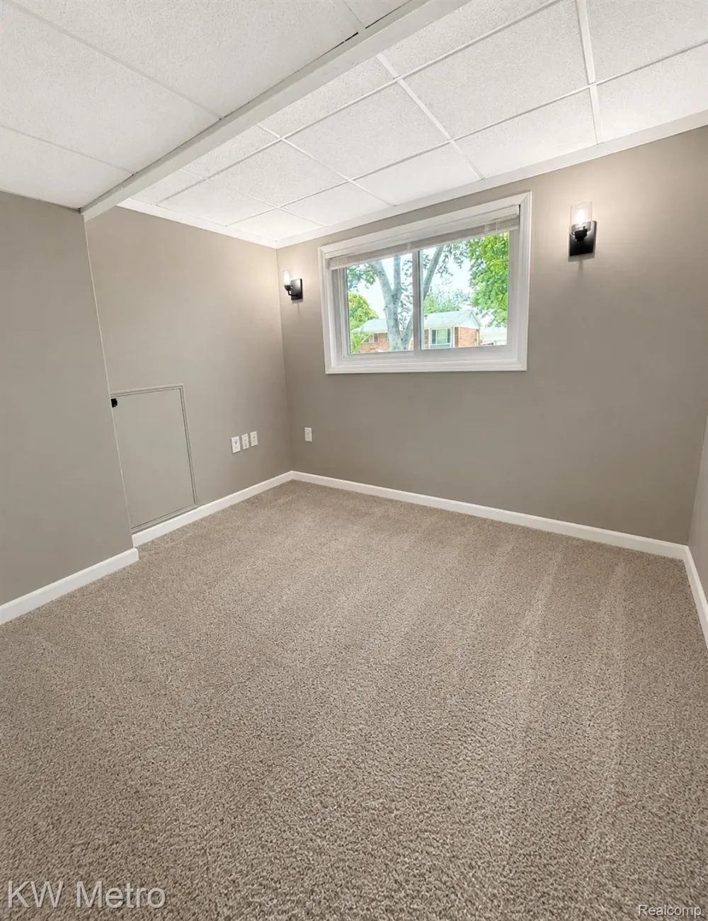 1210 KENILWORTH Clawson City, MI 48017