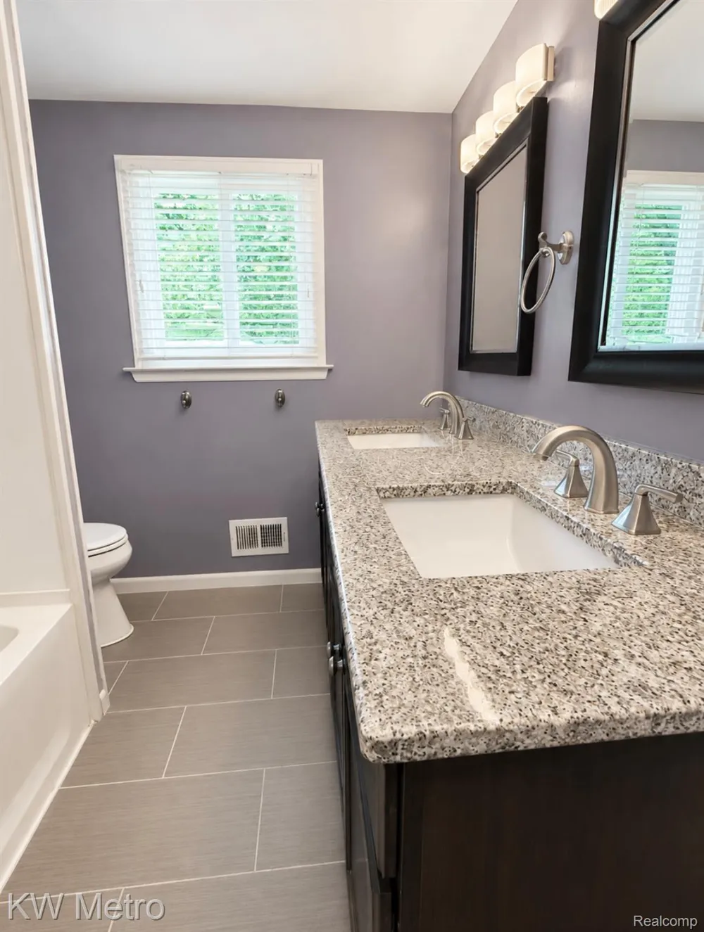 1210 KENILWORTH Clawson City, MI 48017