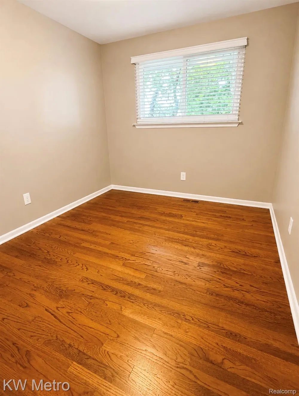 1210 KENILWORTH Clawson City, MI 48017