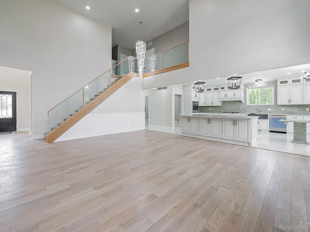 1683 Delta Drive Troy City, MI 48085