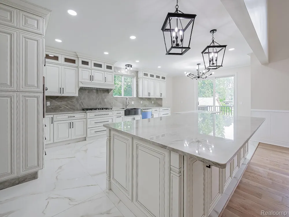 1683 Delta Drive Troy City, MI 48085