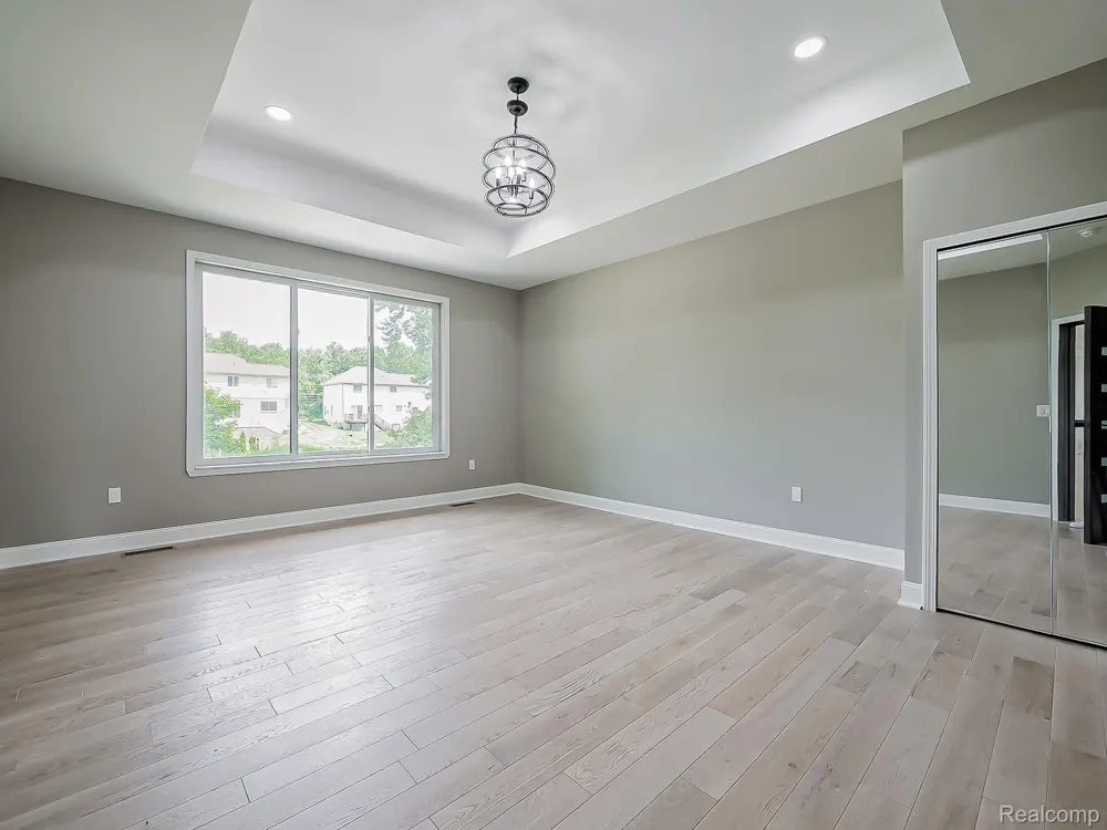1683 Delta Drive Troy City, MI 48085