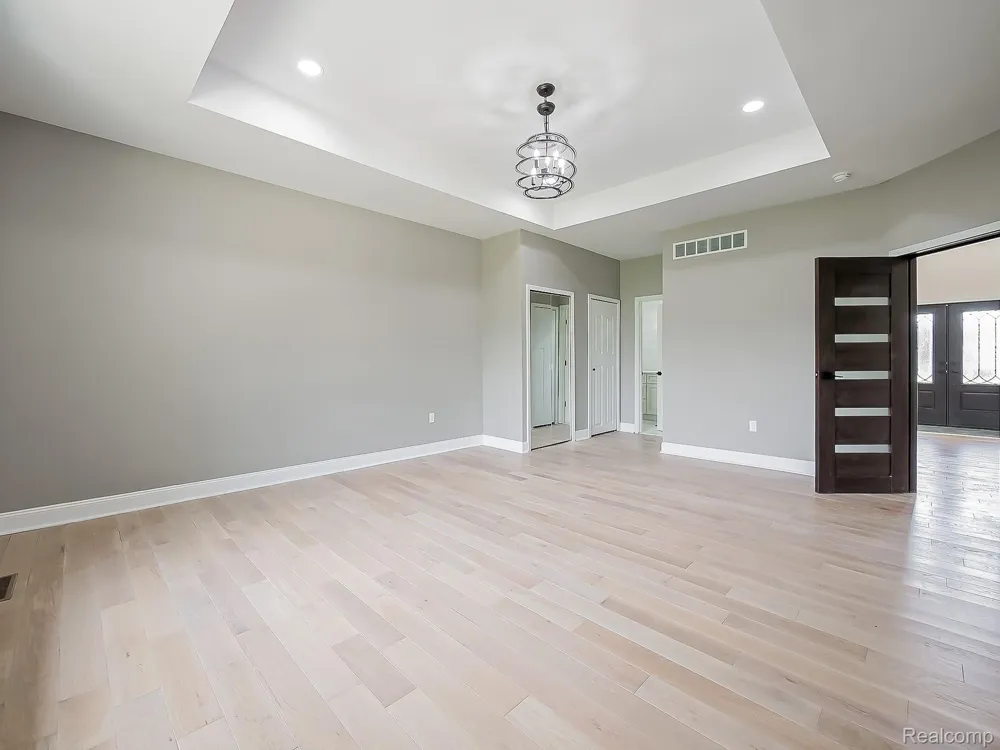 1683 Delta Drive Troy City, MI 48085