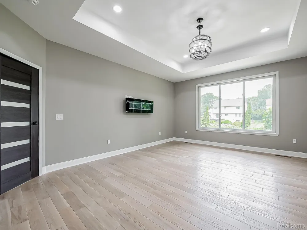 1683 Delta Drive Troy City, MI 48085