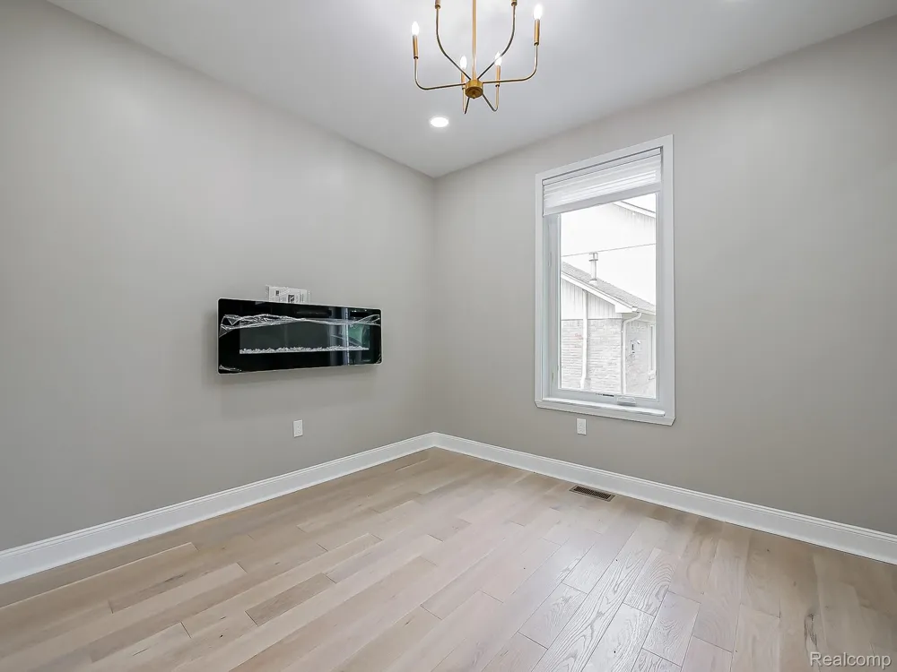 1683 Delta Drive Troy City, MI 48085