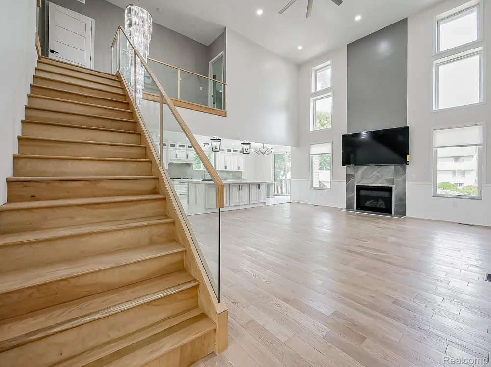 1683 Delta Drive Troy City, MI 48085