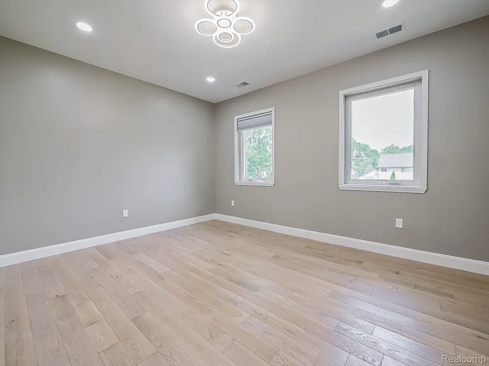 1683 Delta Drive Troy City, MI 48085