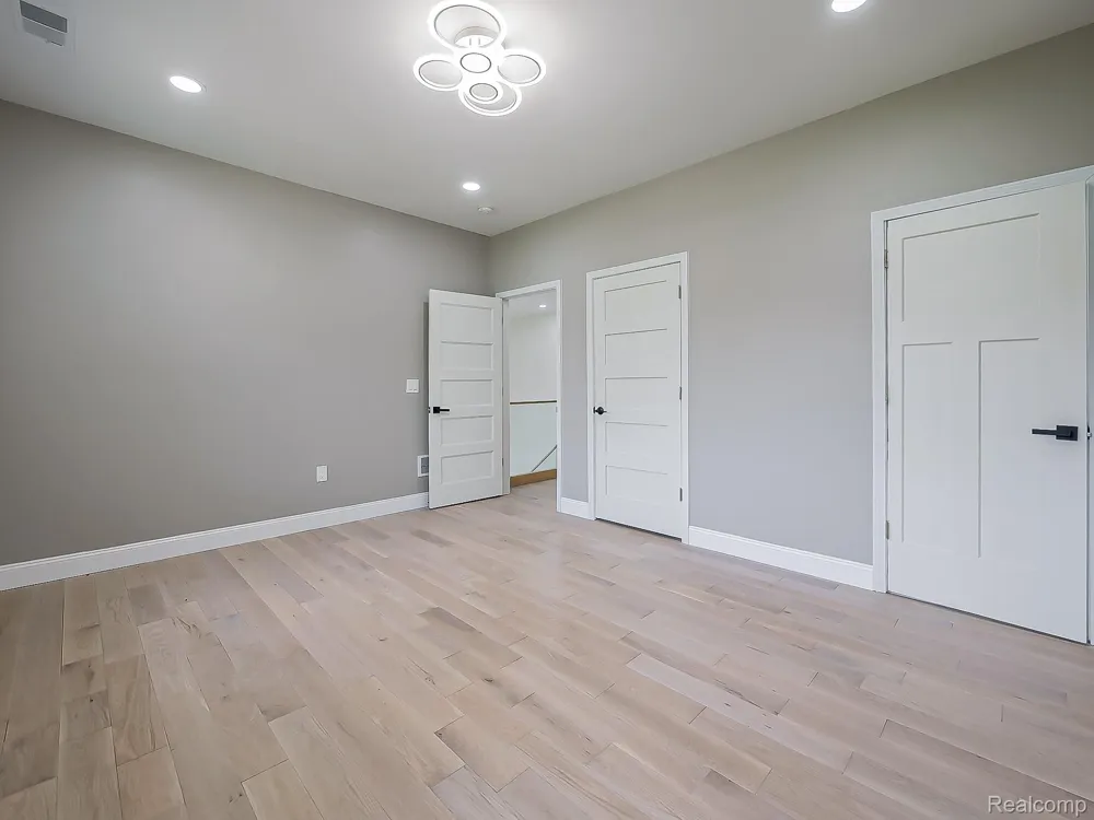1683 Delta Drive Troy City, MI 48085