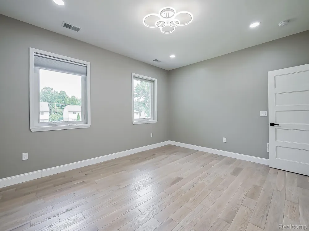 1683 Delta Drive Troy City, MI 48085