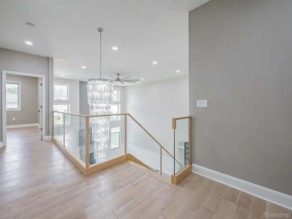 1683 Delta Drive Troy City, MI 48085